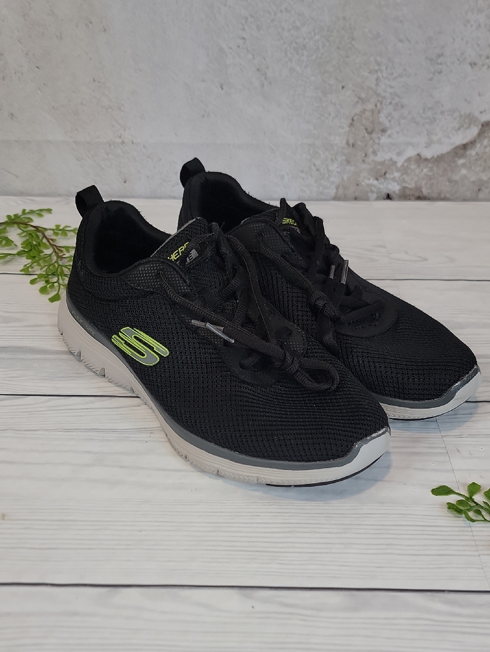 Skechers Men's Black Flex Lite Athletic Sneakers with Green Accent Size 9.5